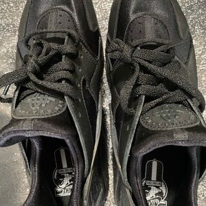 Nike Hurrache black on black